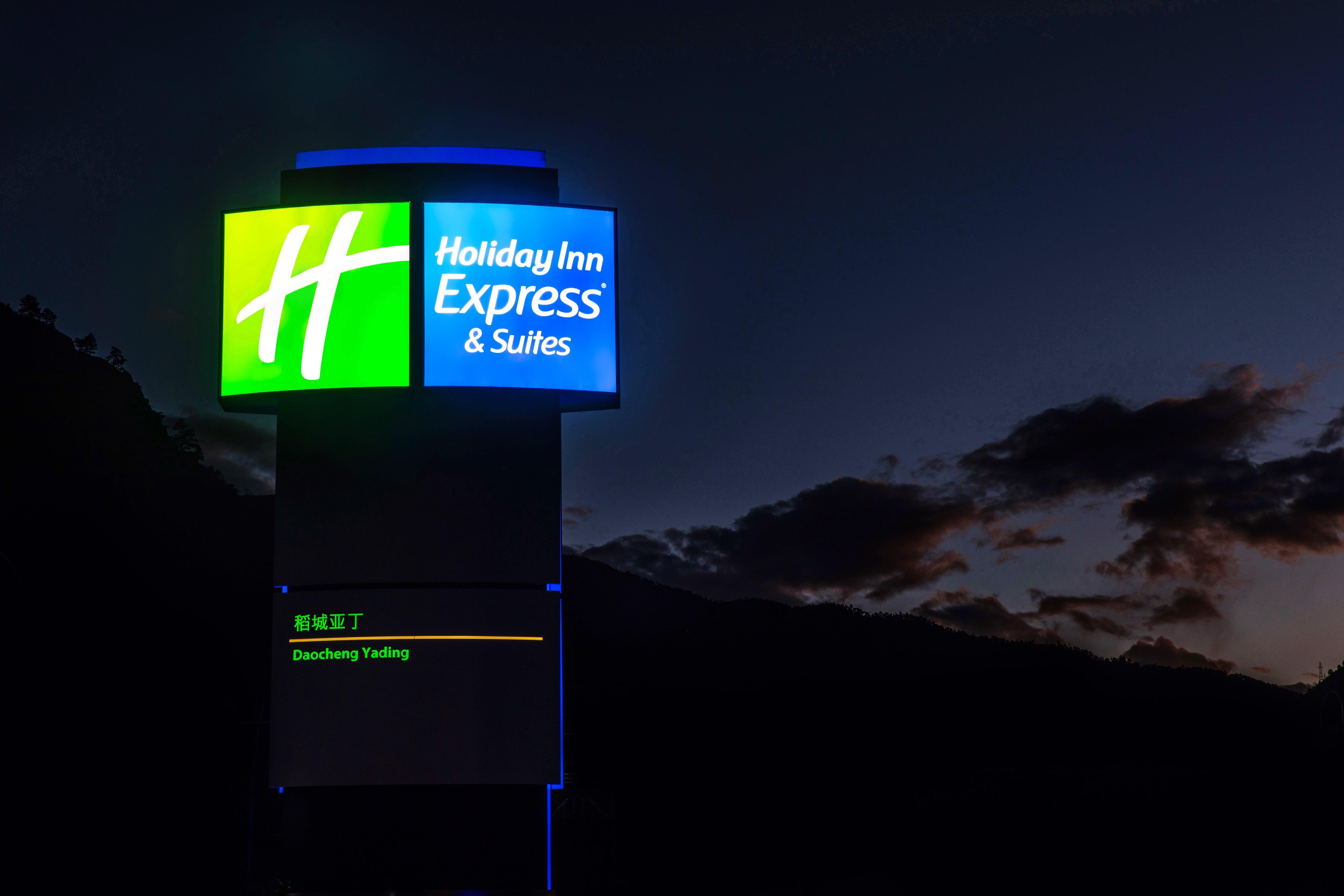 Holiday Inn Express Daocheng Yading, An Ihg Hotel Bagian luar foto