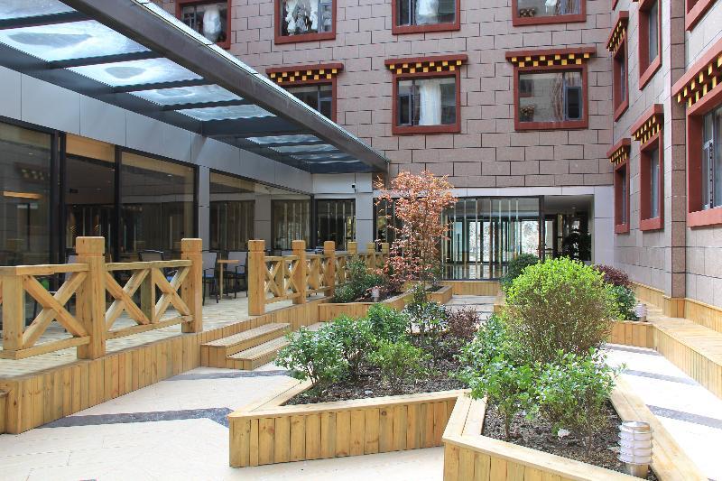 Holiday Inn Express Daocheng Yading, An Ihg Hotel Bagian luar foto