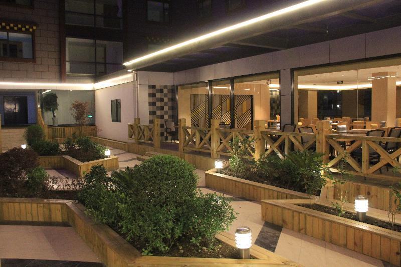 Holiday Inn Express Daocheng Yading, An Ihg Hotel Bagian luar foto